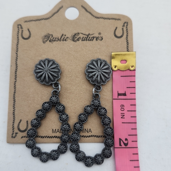Rustic Couture's Women's Gray floral drop post earrings - Picture 2 of 3